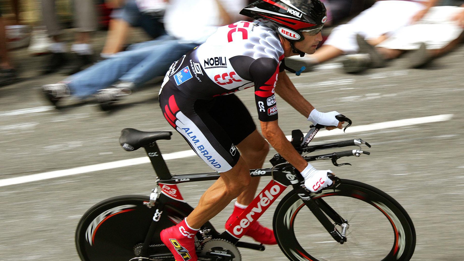 球迷粉丝文化：从应援到全民篮球热潮的转变，粉丝应援球星能有多疯狂