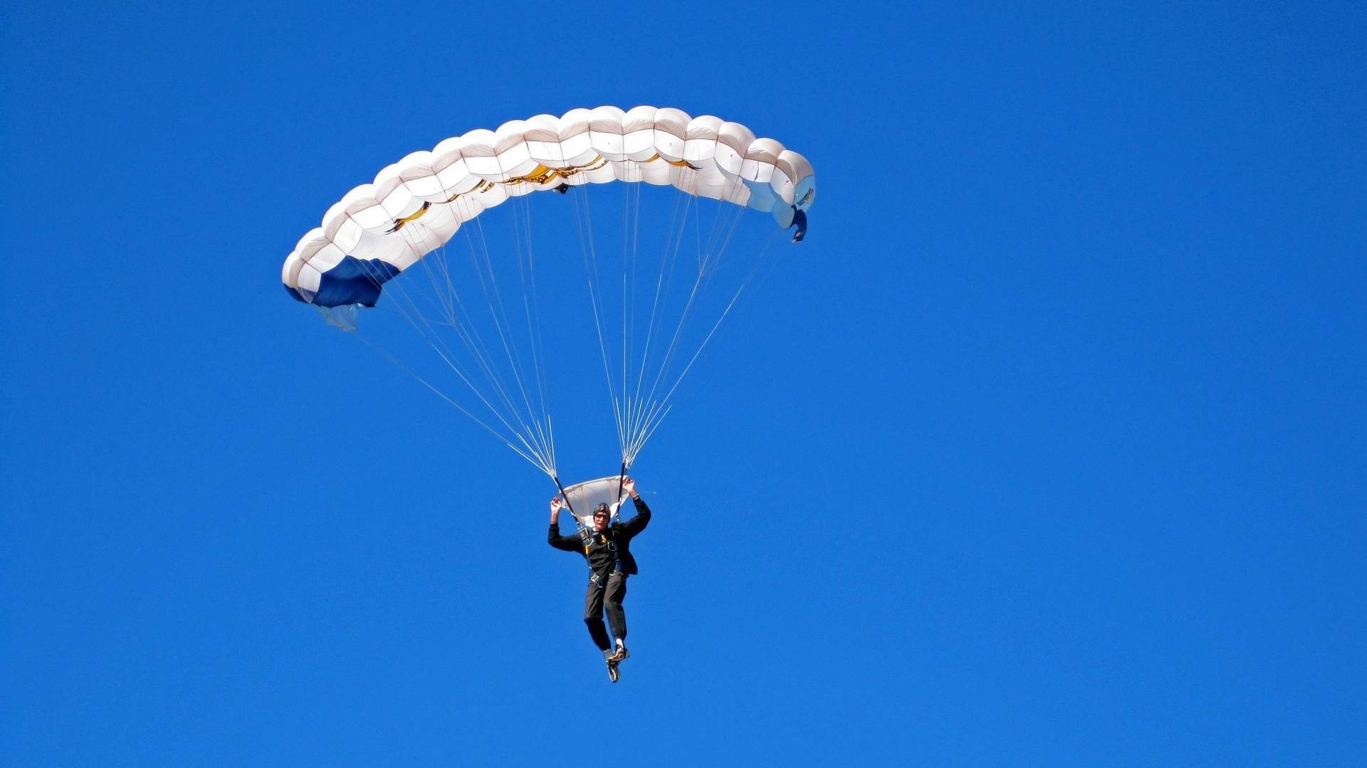 突发事件背后的英雄：救援团队全纪录，救援事故案例分析及防范措施